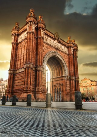 Plakat Łuk Triumfalny Słynna Budowla W Barcelonie